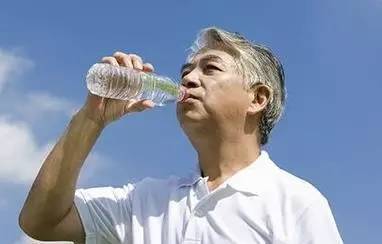 空腹喝水有什么好处，8个神奇的地方让你感到惊讶！