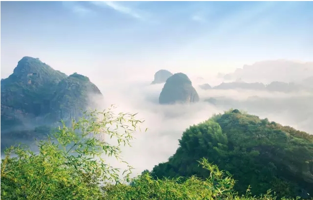 《人间仙境龙虎山》 《人间仙境龙虎山》