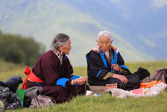 人不能只为了房子车子或一口吃的而活着